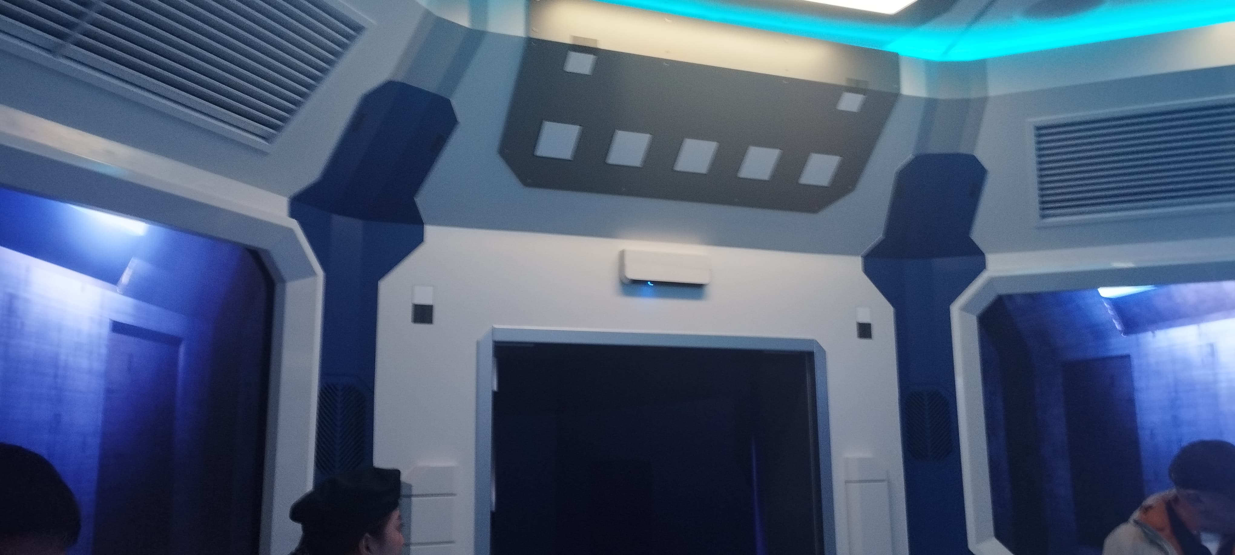 スペースキャビン搭乗口