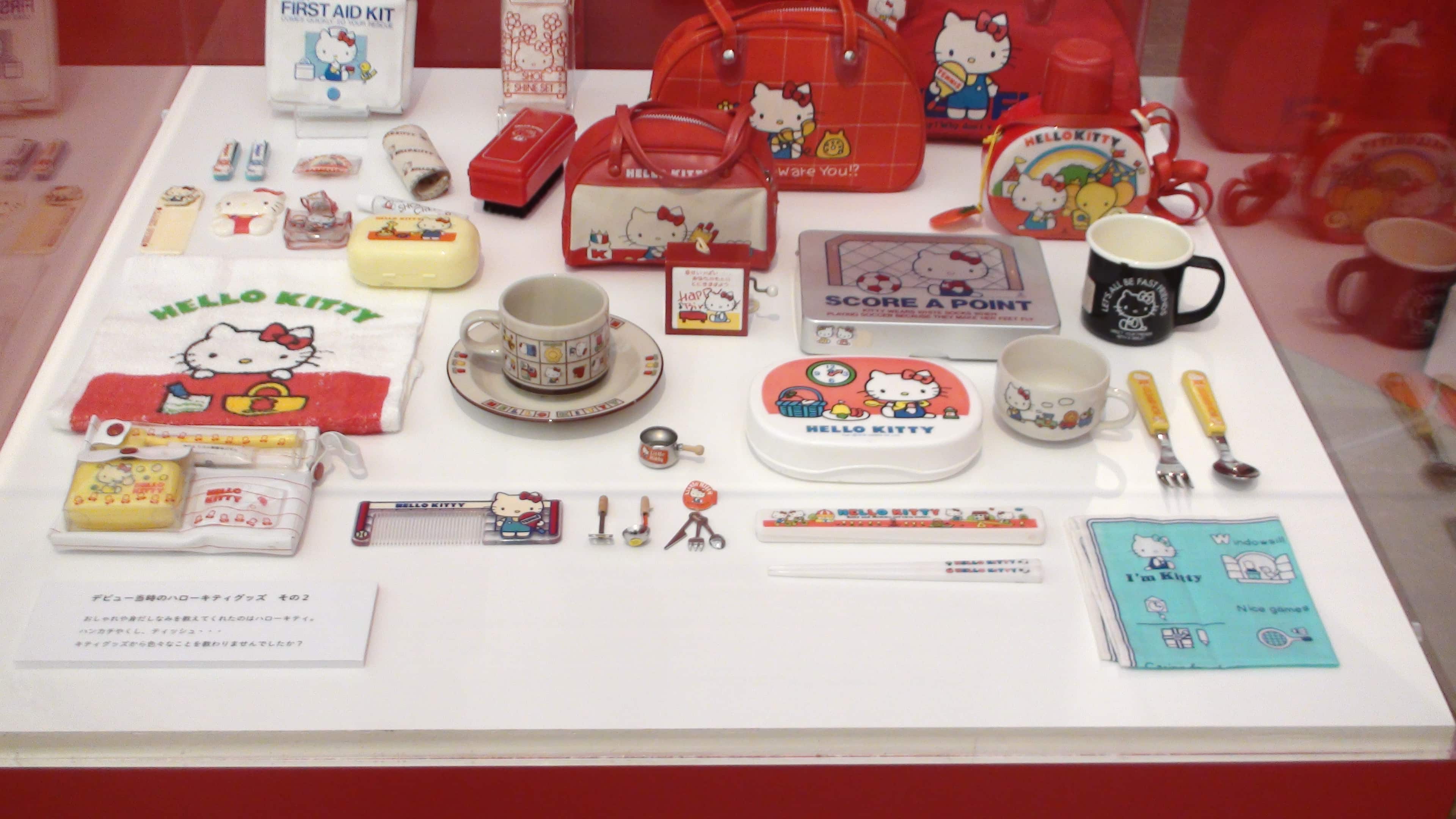 1980年代の懐かしい赤いハローキティのお弁当箱、昭和レトログッズ