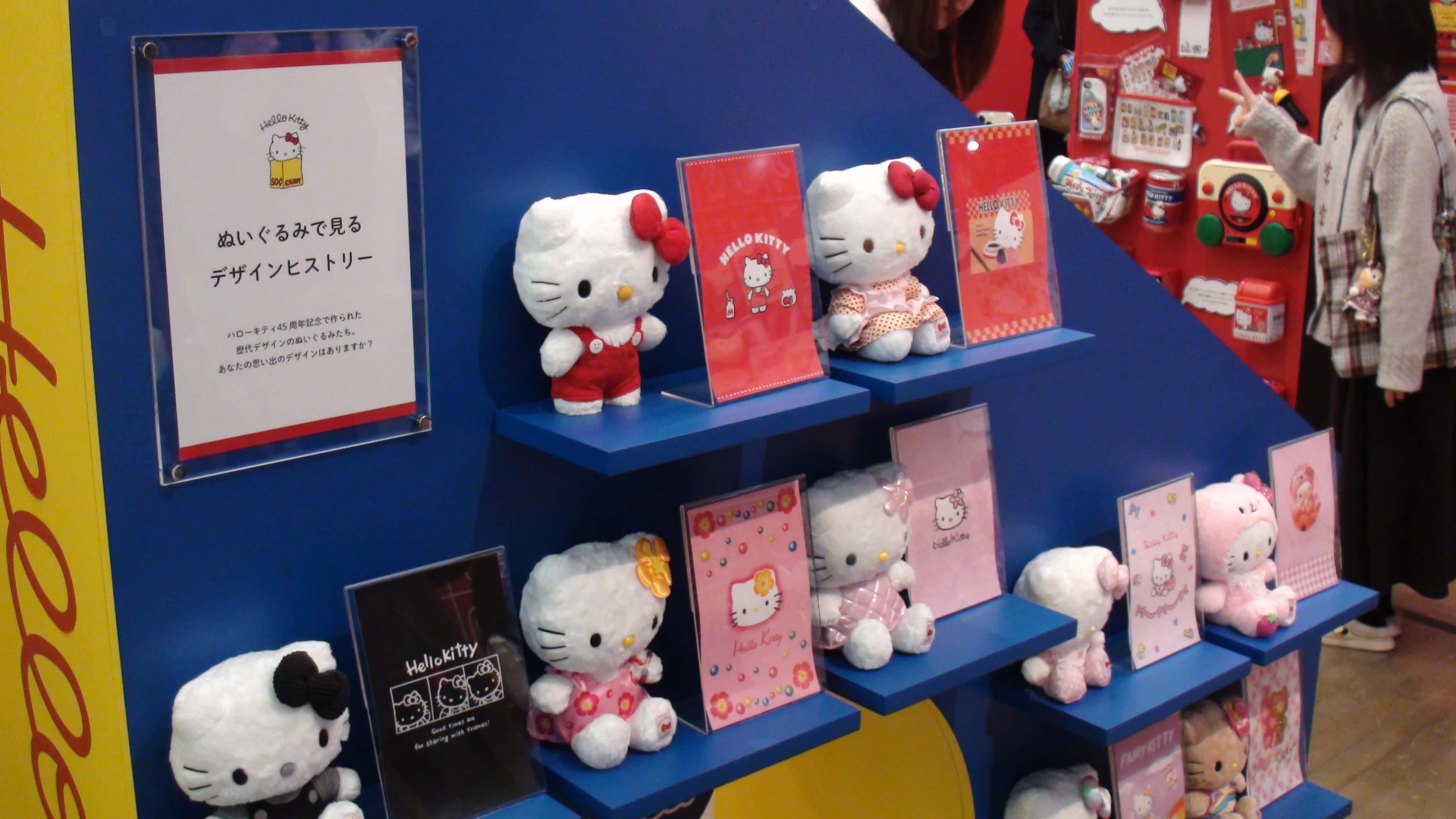 ハローキティのぬいぐるみコレクション、様々なサイズと衣装